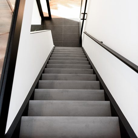 Trap Overzettreden - Beton Antraciet 130 cm (Uitlopend)